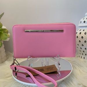 Steven Madden BZippy Fondant Pink Wristlet NWT